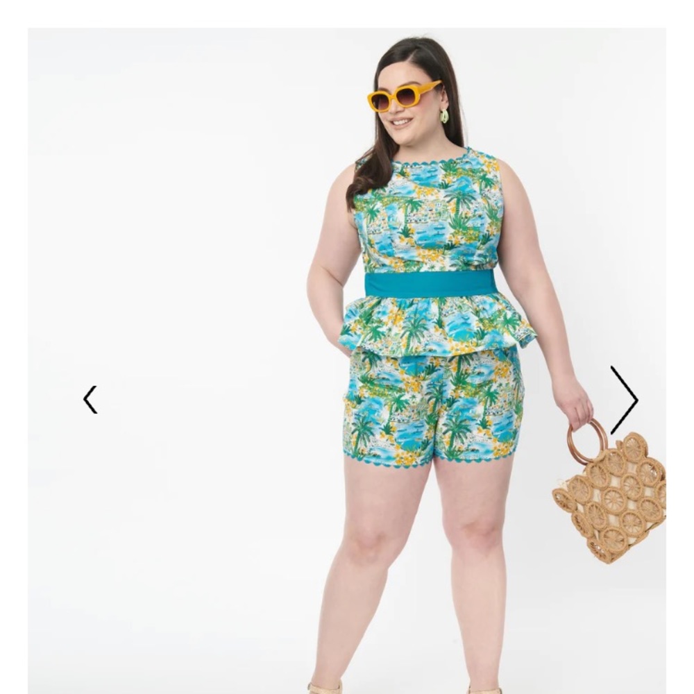 NWTUnique Vintage Plus Size Seaside Village Print Scallop Trim Shorts